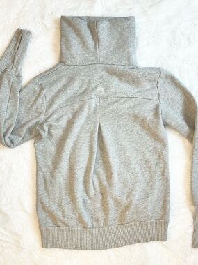 ALO Haze Pullover Turtleneck Grey Sweatshirt Women Small Casual Clean Lux Girl